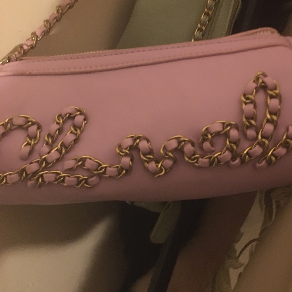Lilac vegan leather duffle cross body chain details - Picture 1 of 4